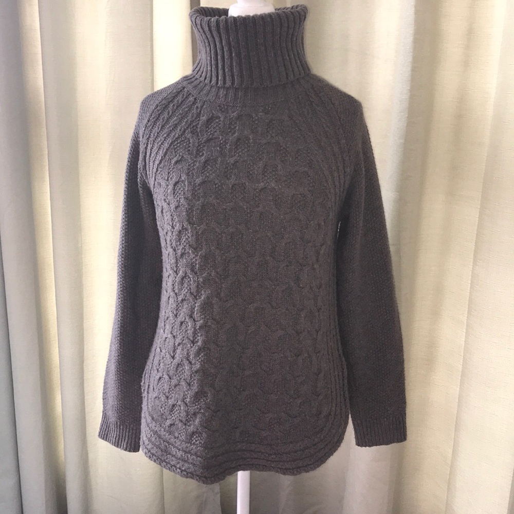Max studio charcoal gray sweater